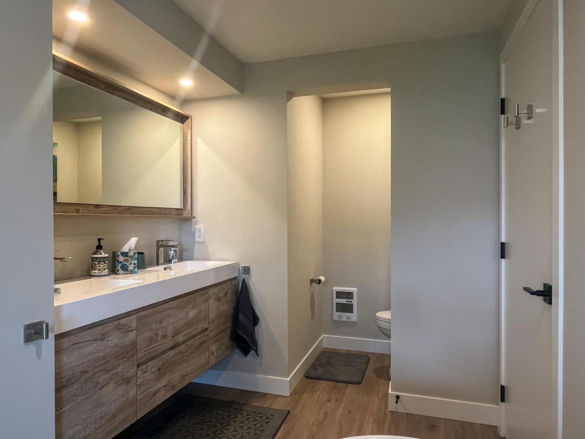 Kelowfornia Lakeview Retreat Kelowna Bilik gambar