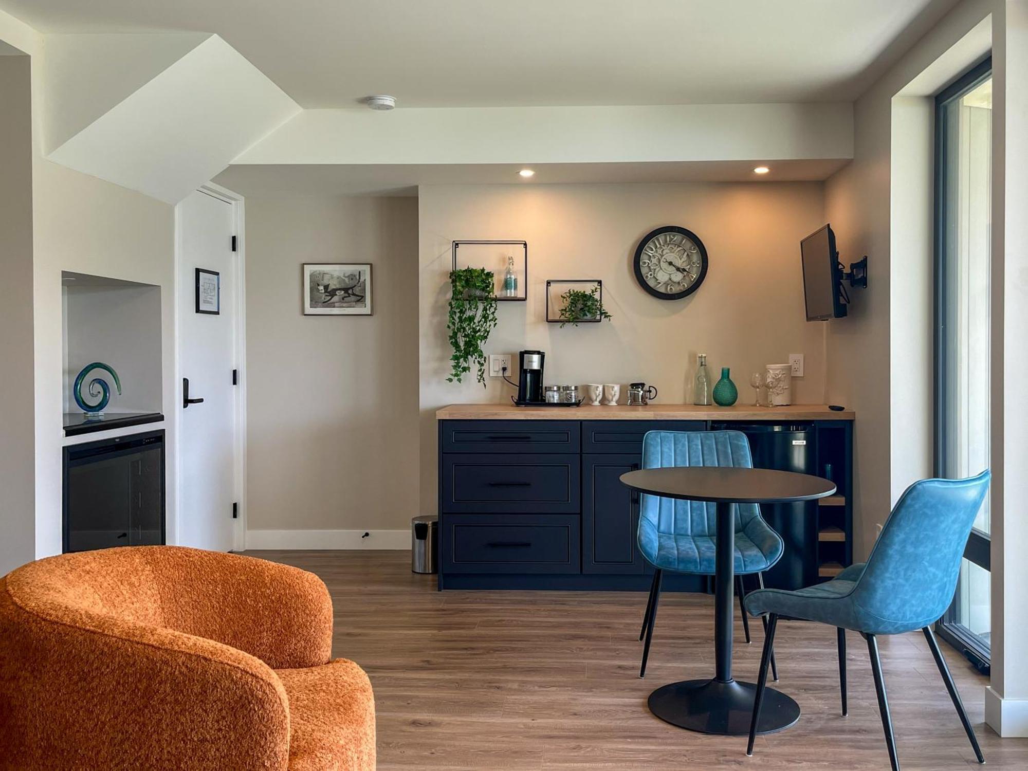 Kelowfornia Lakeview Retreat Kelowna Bilik gambar
