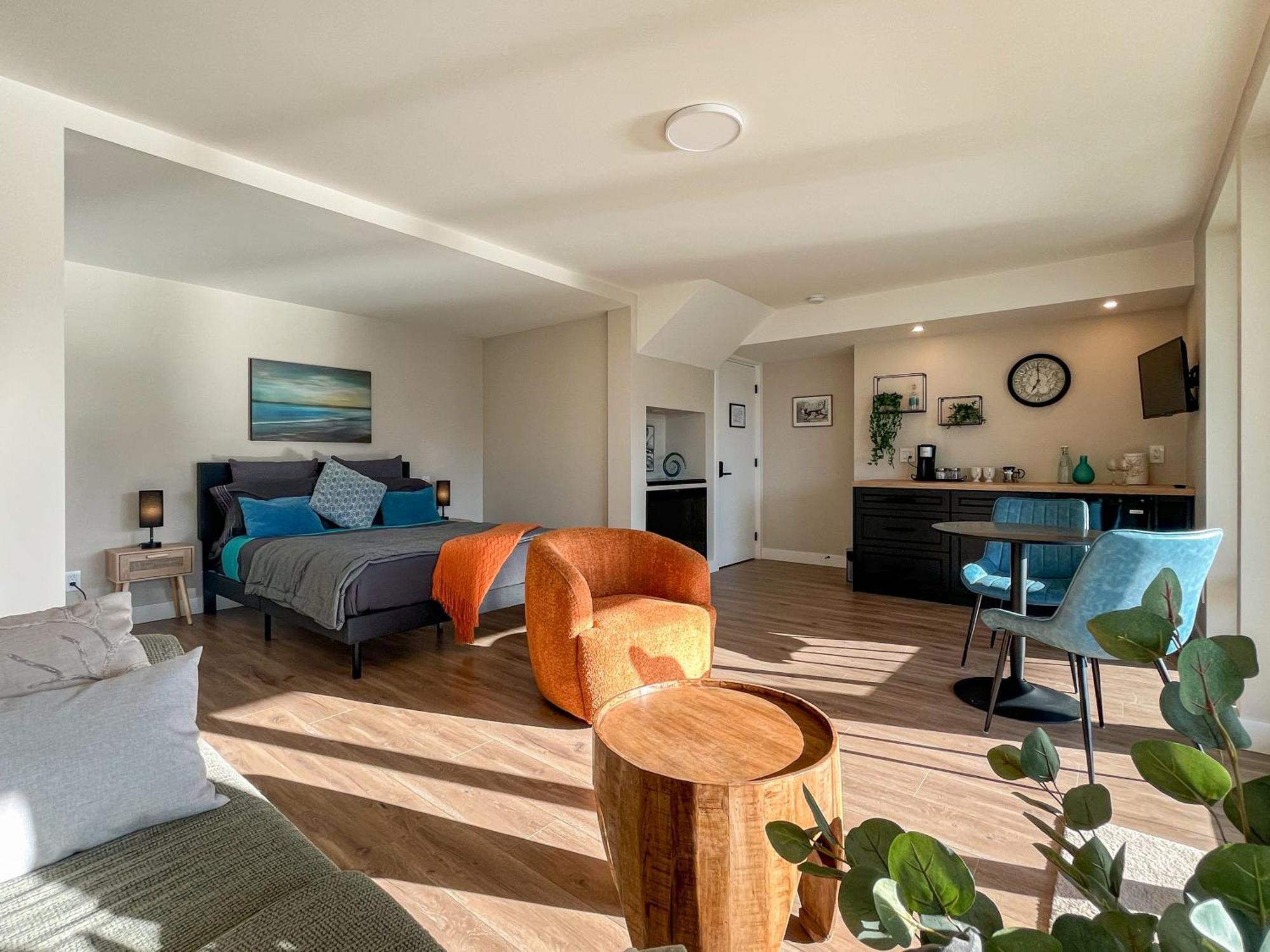 Kelowfornia Lakeview Retreat Kelowna Bilik gambar
